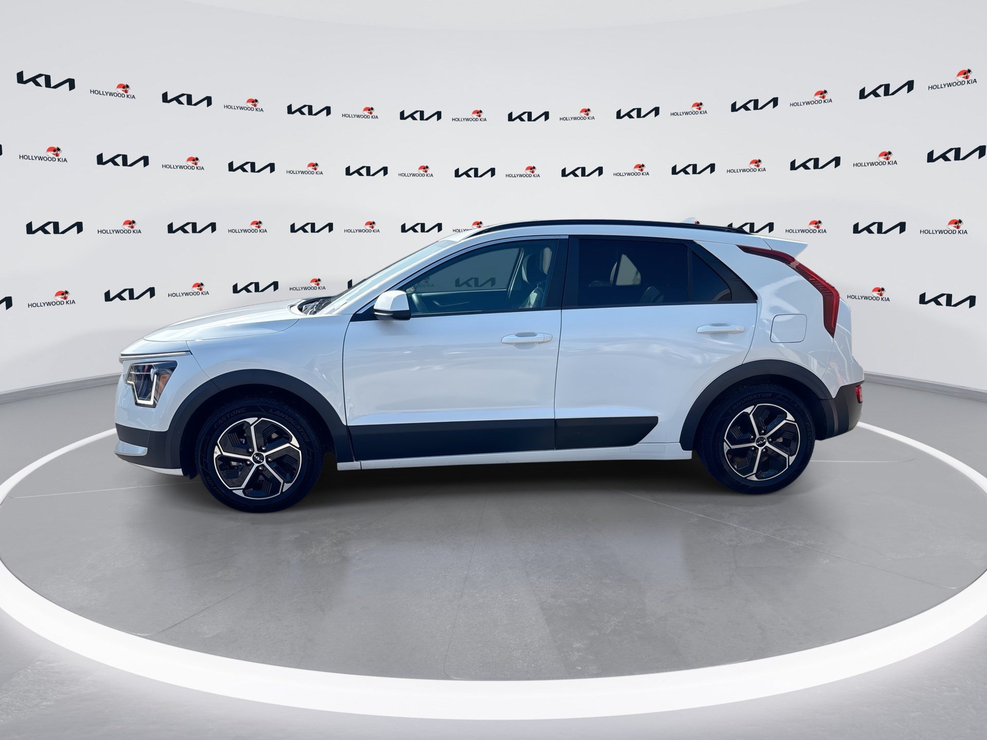 Used 2024 Kia Niro LX FWD image 5