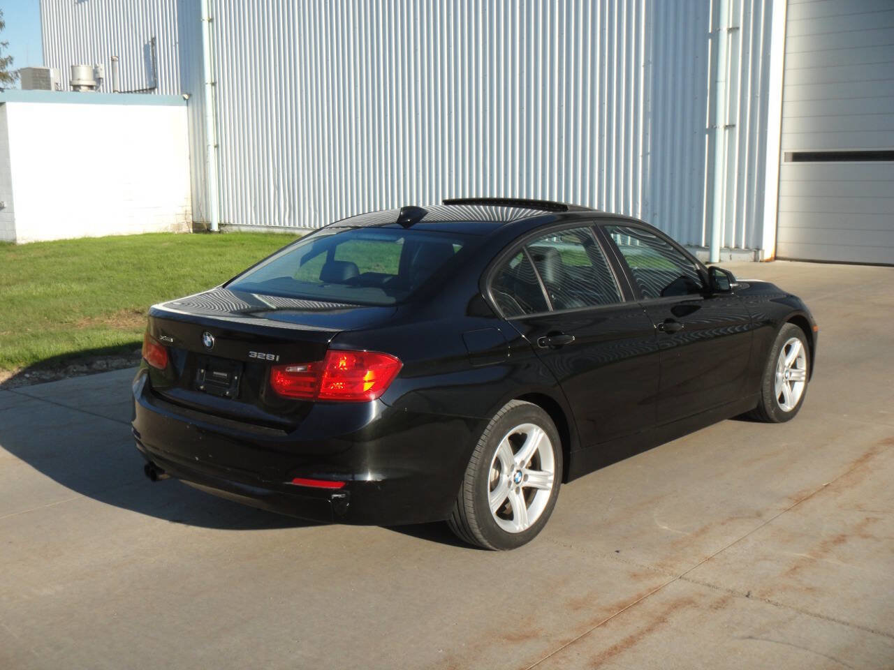 Used 2014 BMW 328i xDrive Sedan AWD/4WD image 9