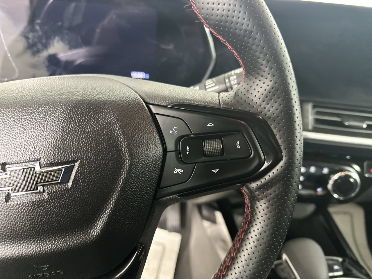 Used 2025 Chevrolet Trax RS w/ Driver Confidence Package FWD image 7