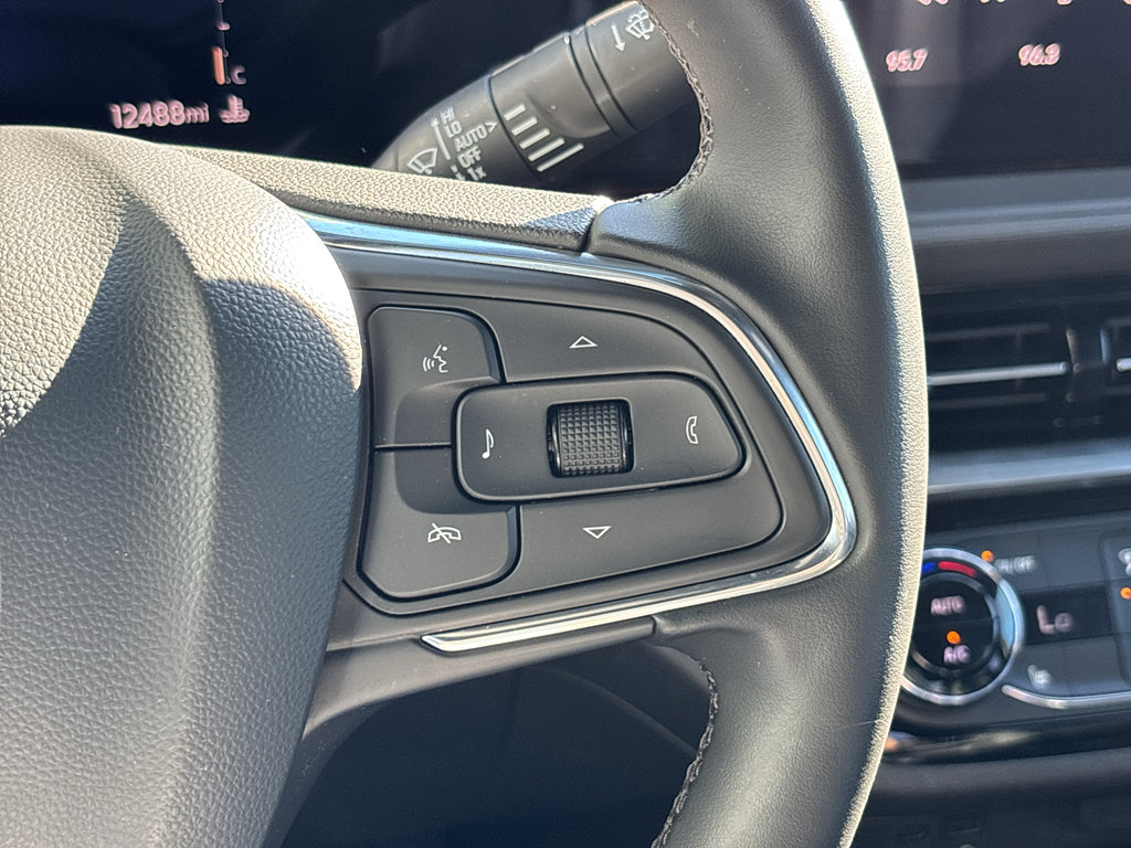 Used 2024 Buick Envista Sport Touring w/ Convenience I Package FWD image 17