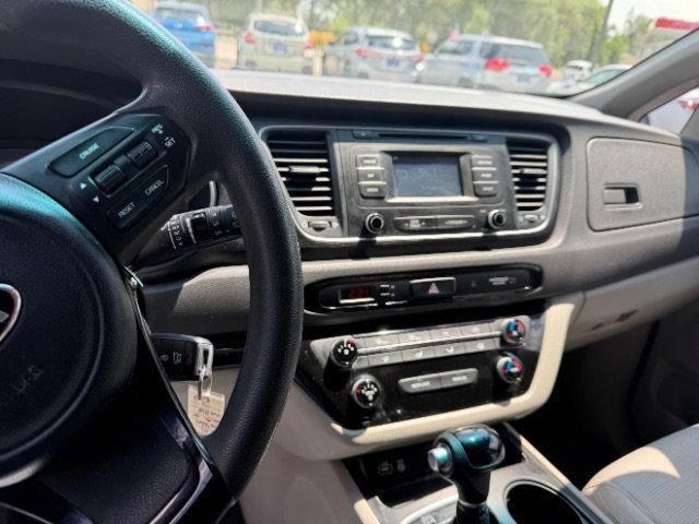 Used 2015 Kia Sedona LX FWD image 29