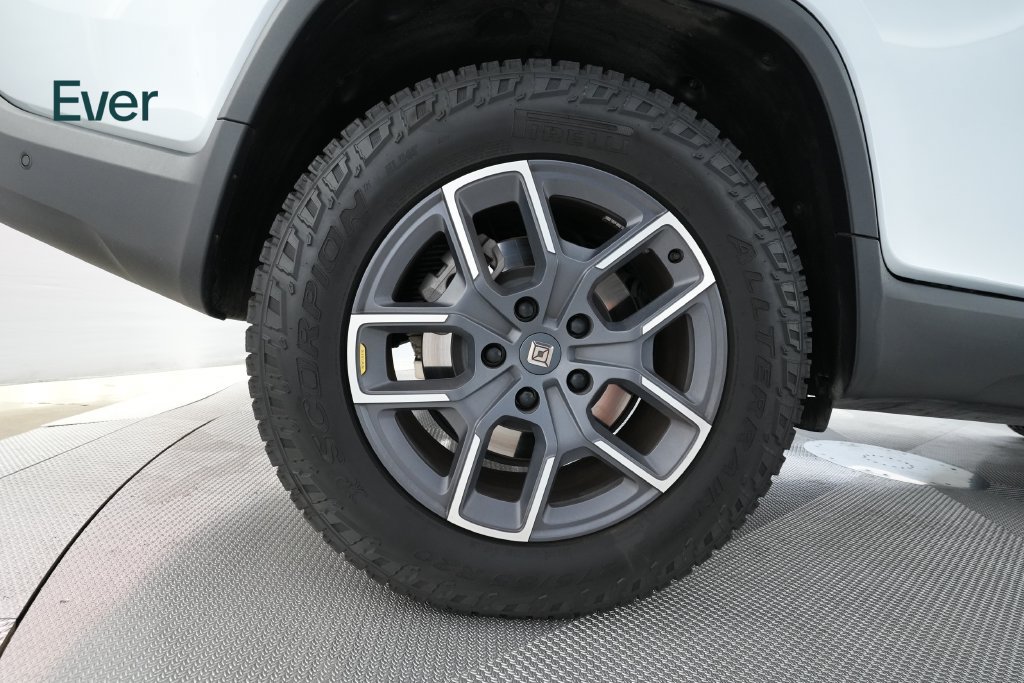 Used 2024 Rivian R1T Adventure Dual AWD/4WD image 21