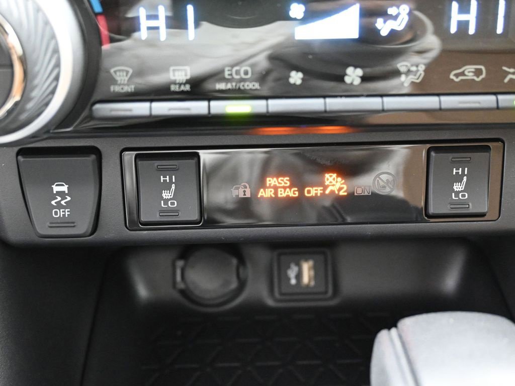 Used 2025 Toyota RAV4 XLE image 23