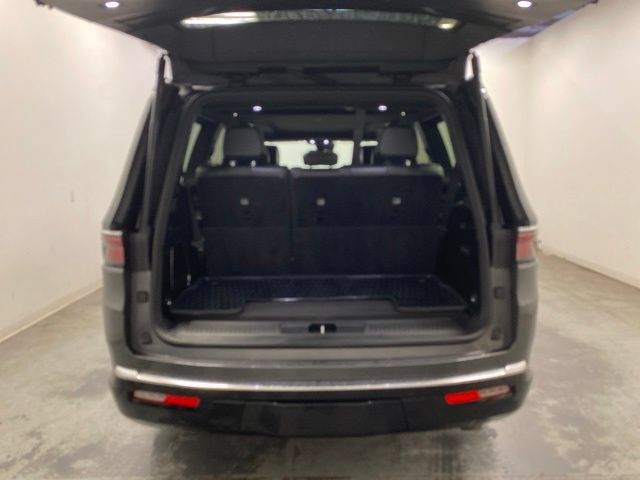 Used 2022 Jeep Wagoneer Series III w/ Premium Group I AWD/4WD image 29
