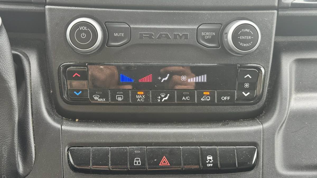 Used 2025 RAM ProMaster 2500 w/ Convenience Group FWD image 20