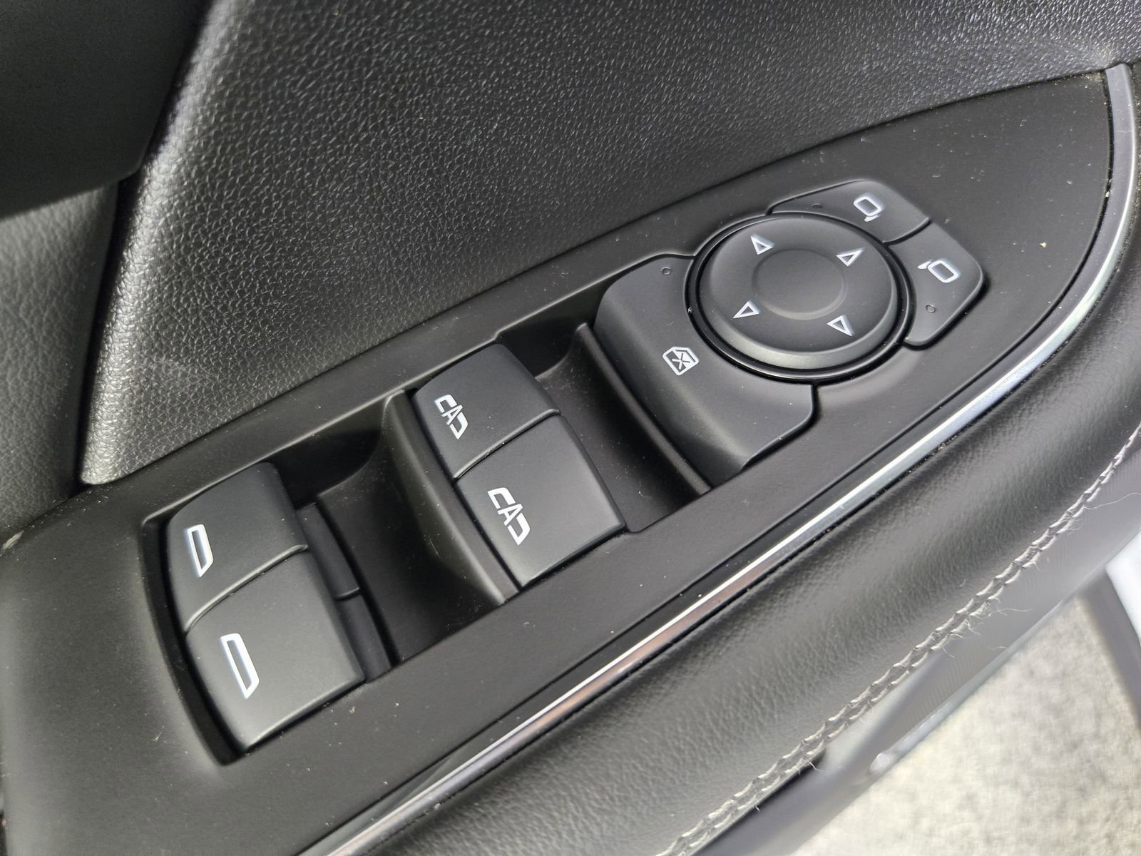Used 2023 Buick Envision Essence w/ Technology Package I AWD/4WD image 25