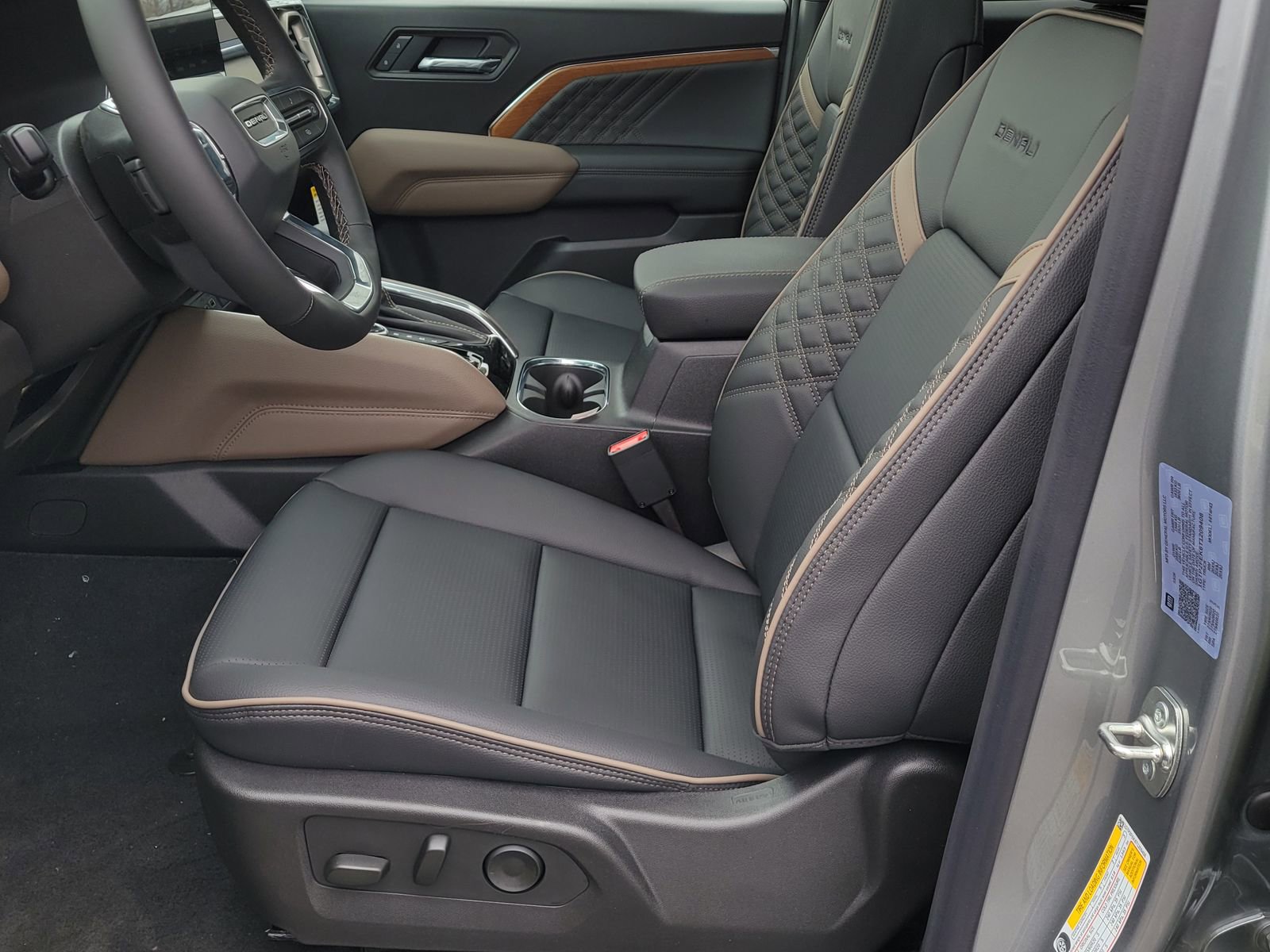 New 2026 GMC Canyon Denali AWD/4WD image 9