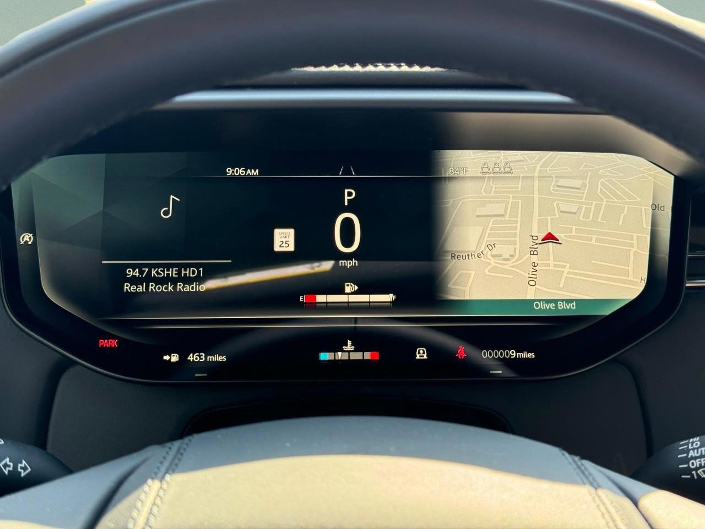 Used 2025 Land Rover Range Rover Sport SE image 32