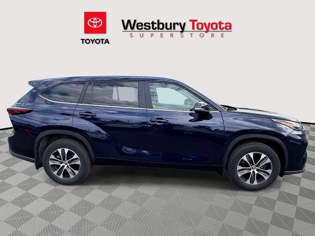 Certified 2025 Toyota Highlander XLE AWD/4WD image 12