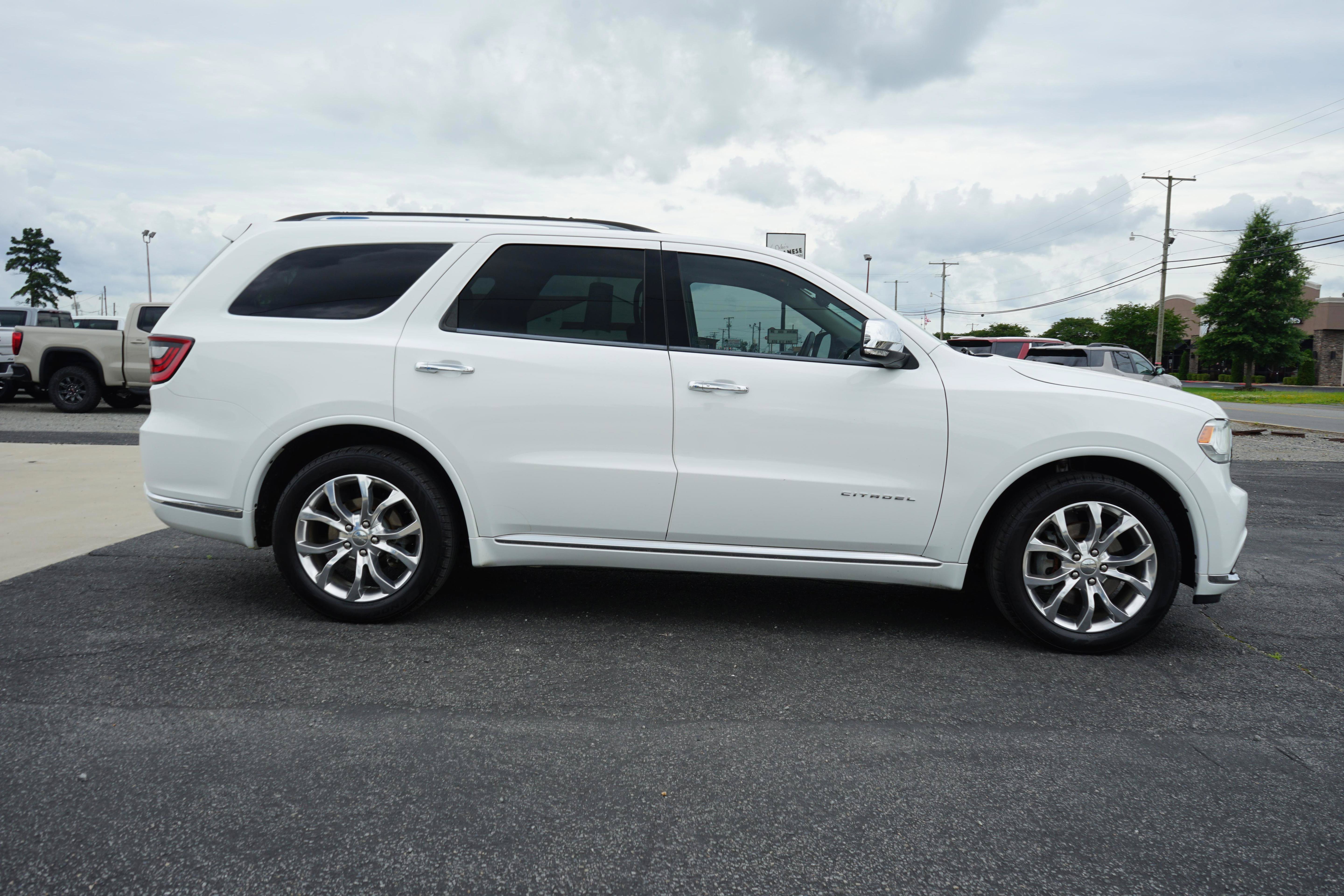 Used 2017 Dodge Durango Citadel w/ Premium Entertainment Group RWD image 6