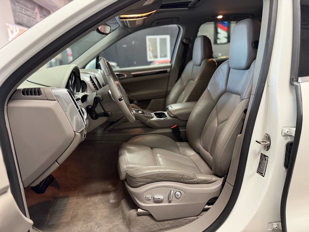 Used 2014 Porsche Cayenne Diesel Platinum Edition AWD/4WD image 15