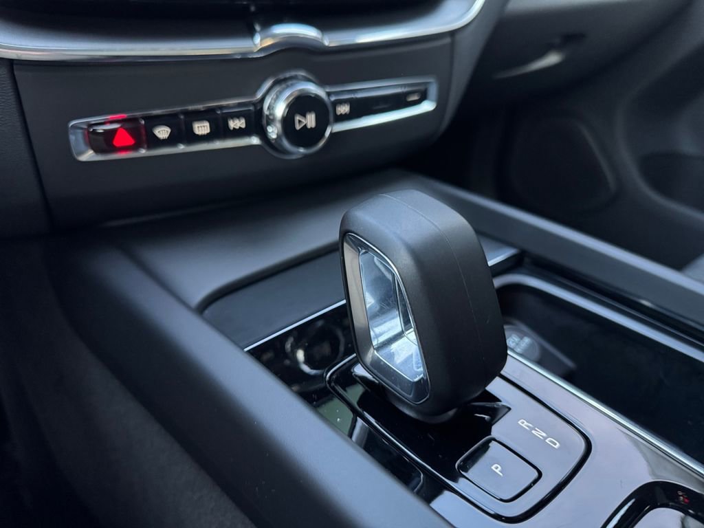 Certified 2023 Volvo XC60 B5 Core image 16