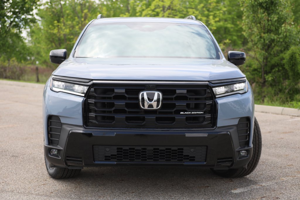 New 2026 Honda Pilot Black Edition image 2