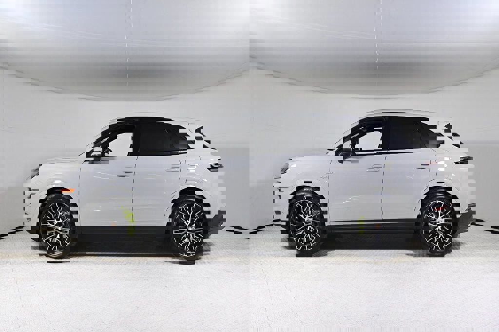 Certified 2025 Porsche Cayenne S image 2