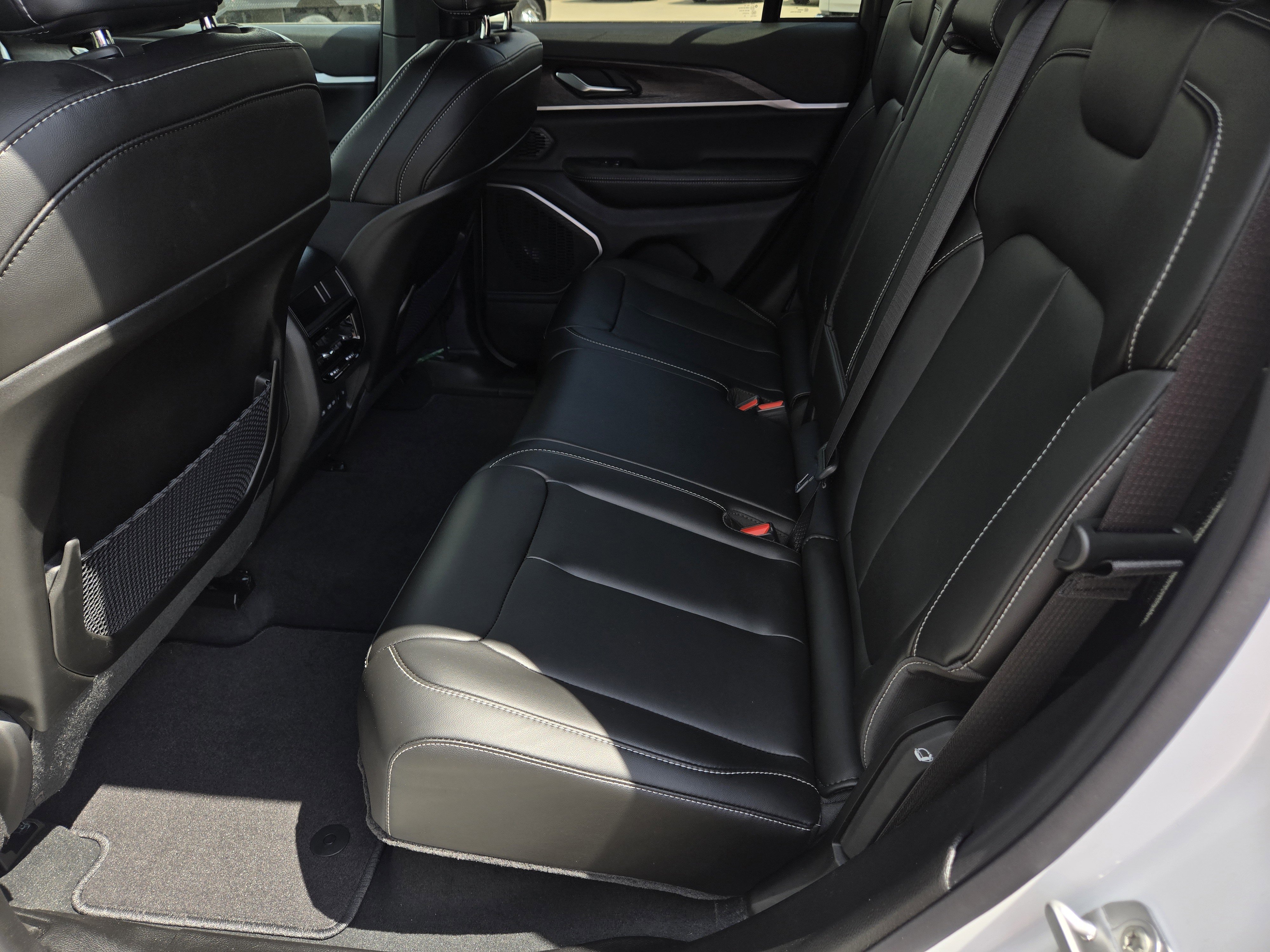 New 2026 Jeep Grand Cherokee Limited w/ Limited Altitude Package RWD image 18