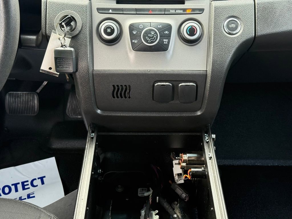 Used 2017 Ford Taurus Base image 14