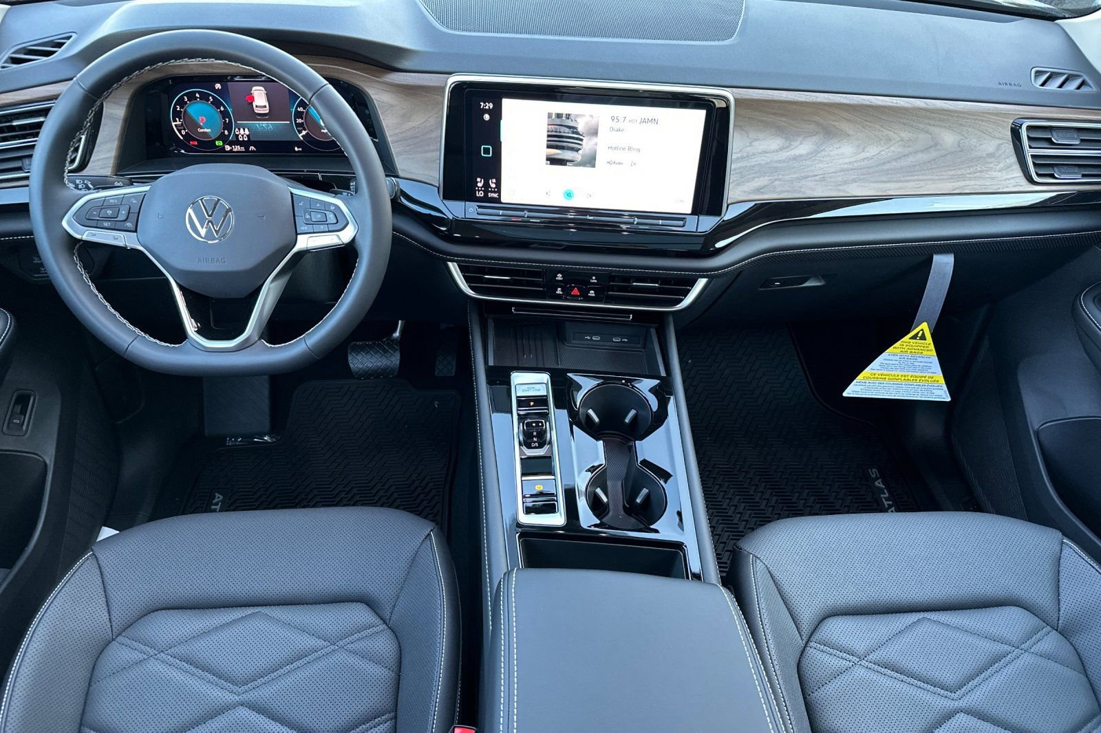 New 2025 Volkswagen Atlas SE image 12