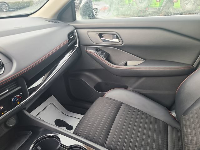 Used 2025 Nissan Rogue SV AWD/4WD image 15