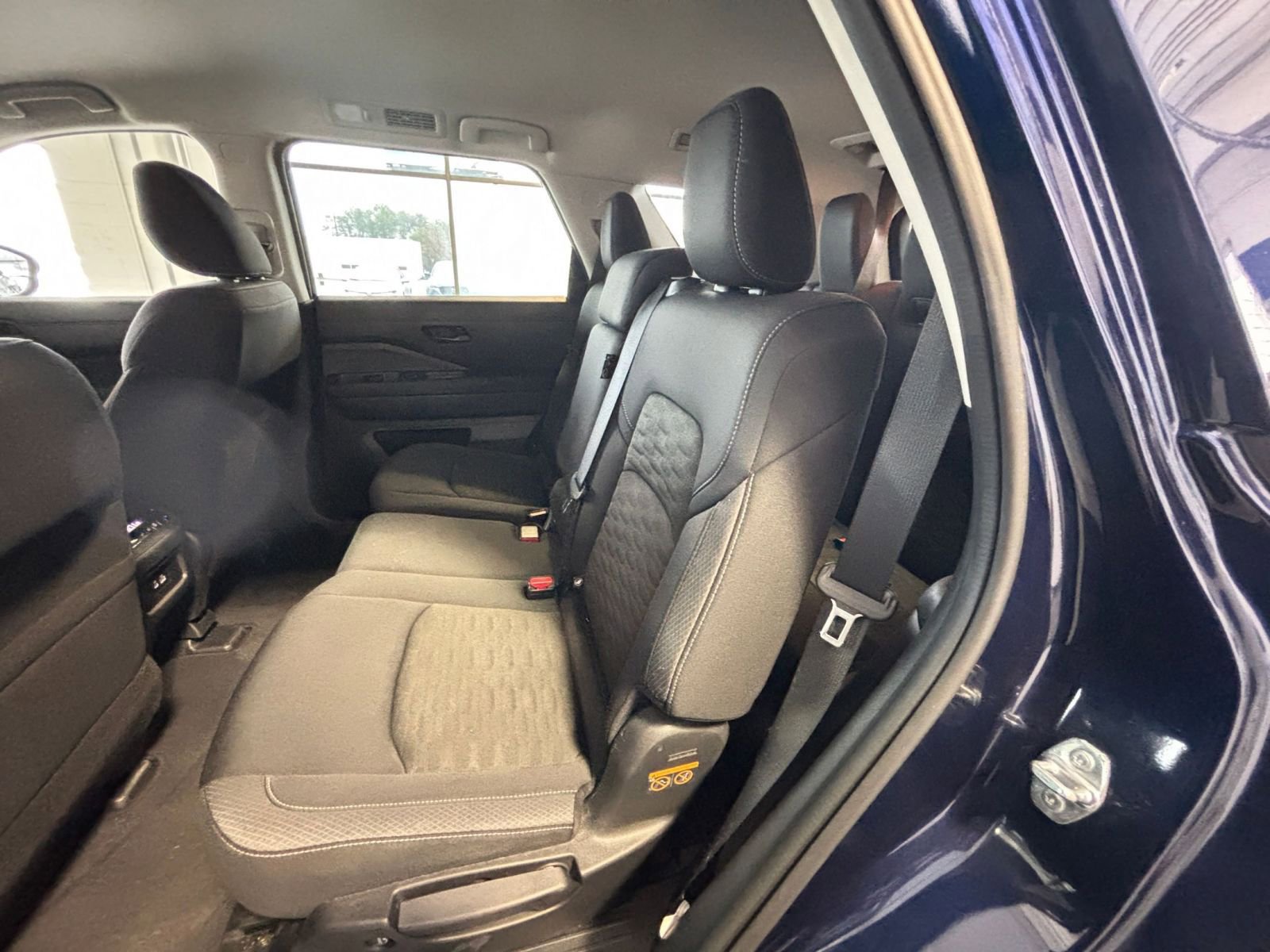 Used 2025 Nissan Pathfinder SV image 33