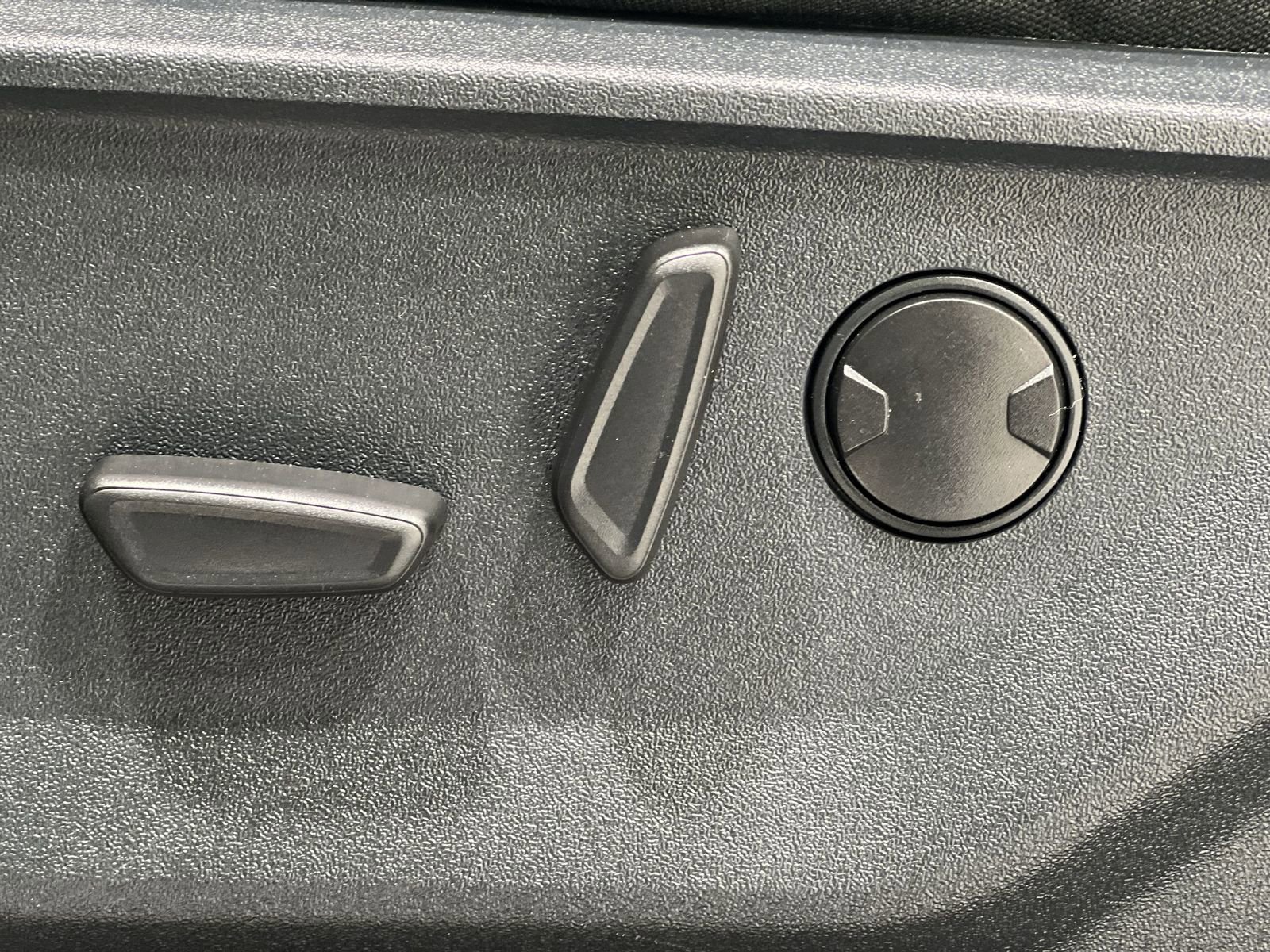 Used 2022 Ford F150 XLT w/ Equipment Group 302A High image 12