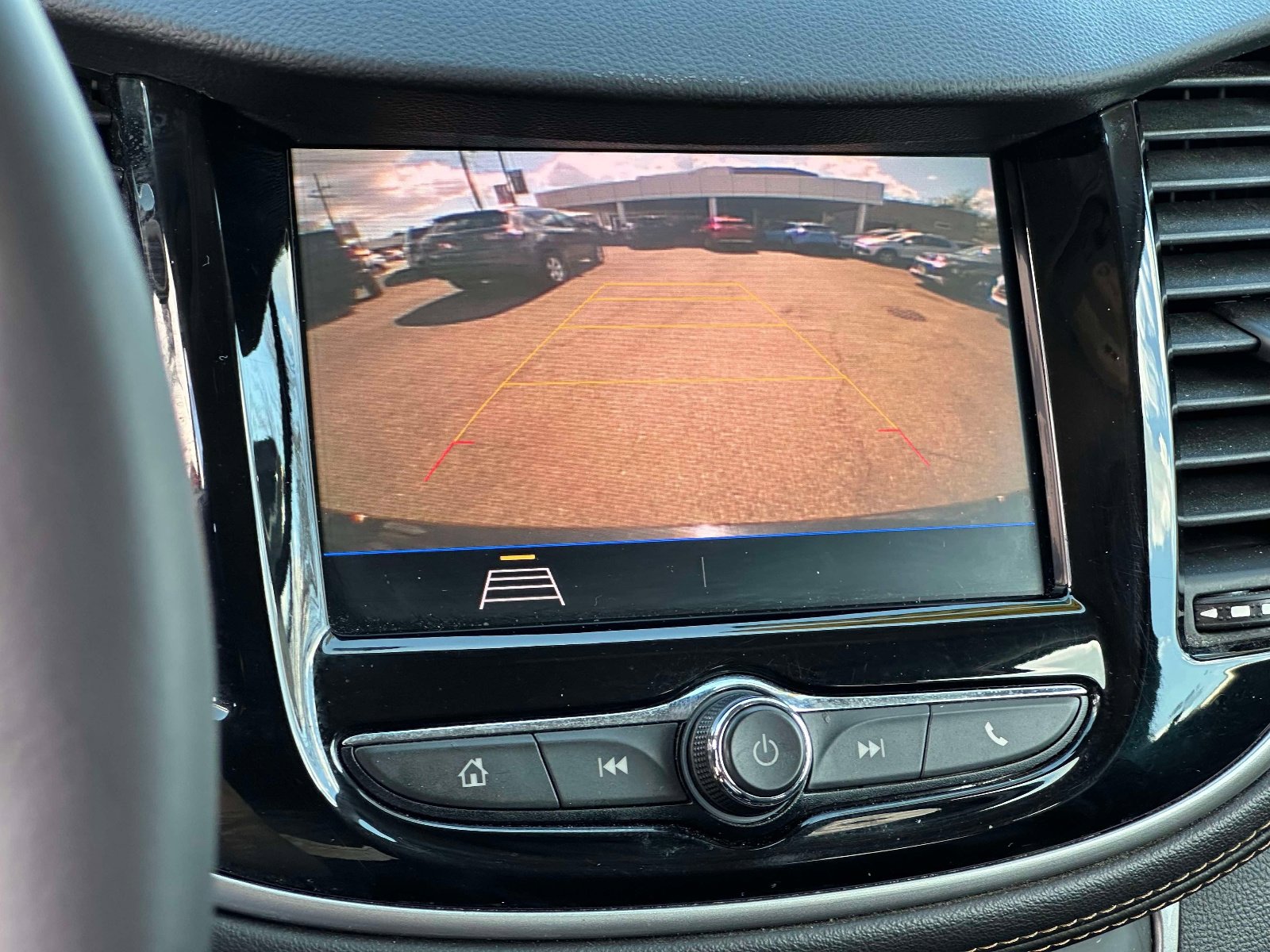 Used 2022 Chevrolet Trax LT w/ Midnight Edition image 30