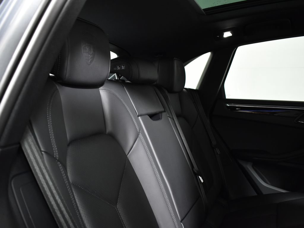 Used 2026 Porsche Macan AWD/4WD image 42