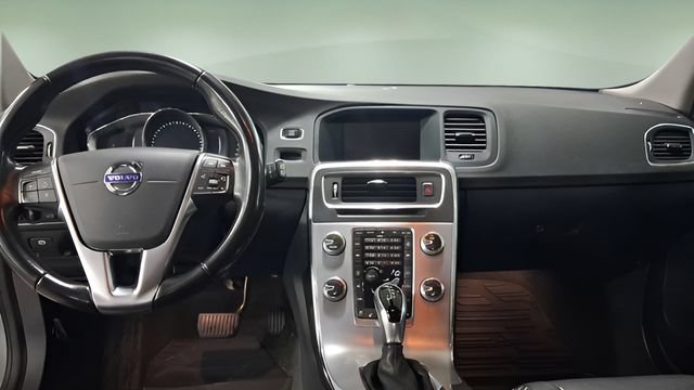 Used 2018 Volvo V60 T5 Dynamic w/ Vision Package FWD image 11