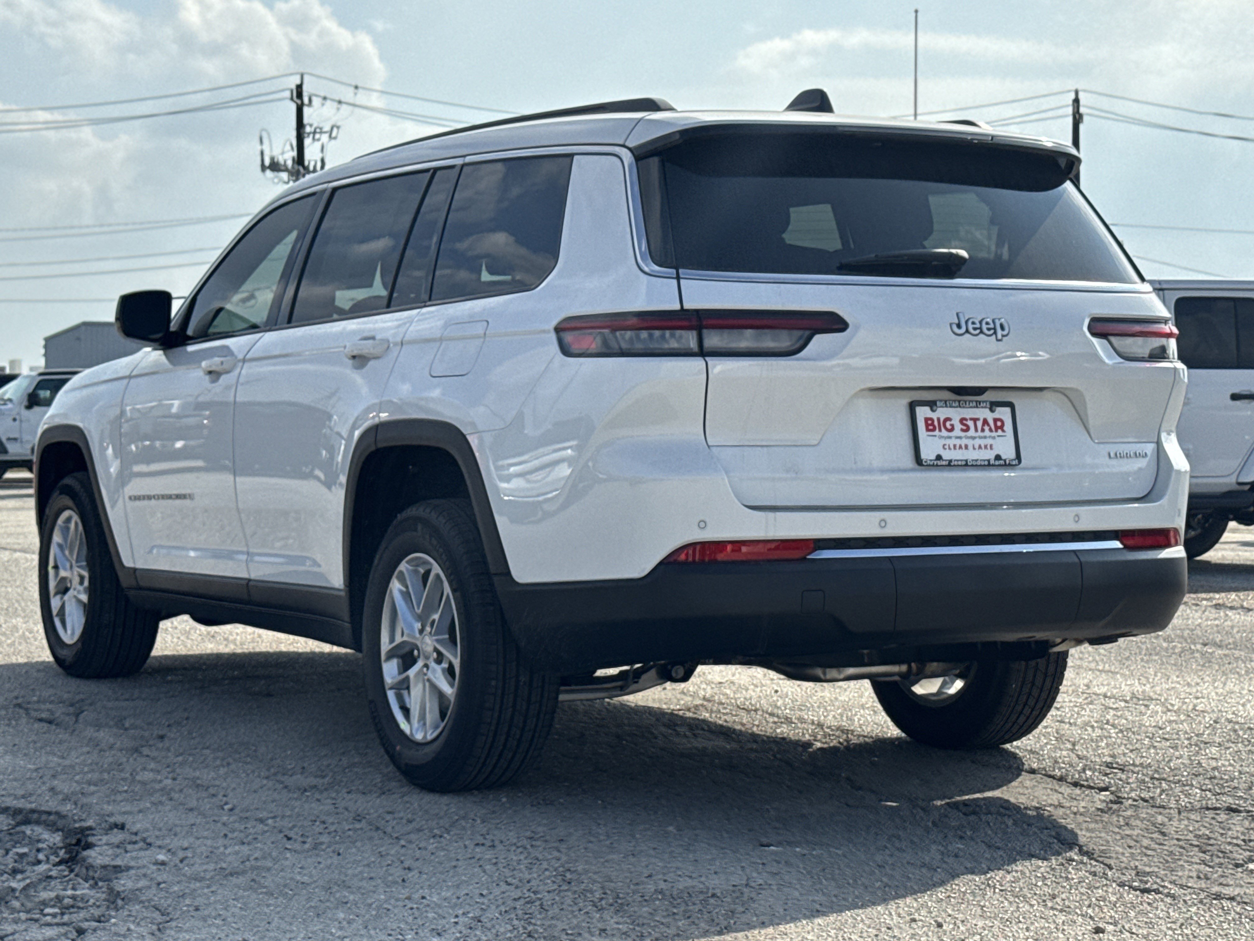 New 2025 Jeep Grand Cherokee L Laredo image 9