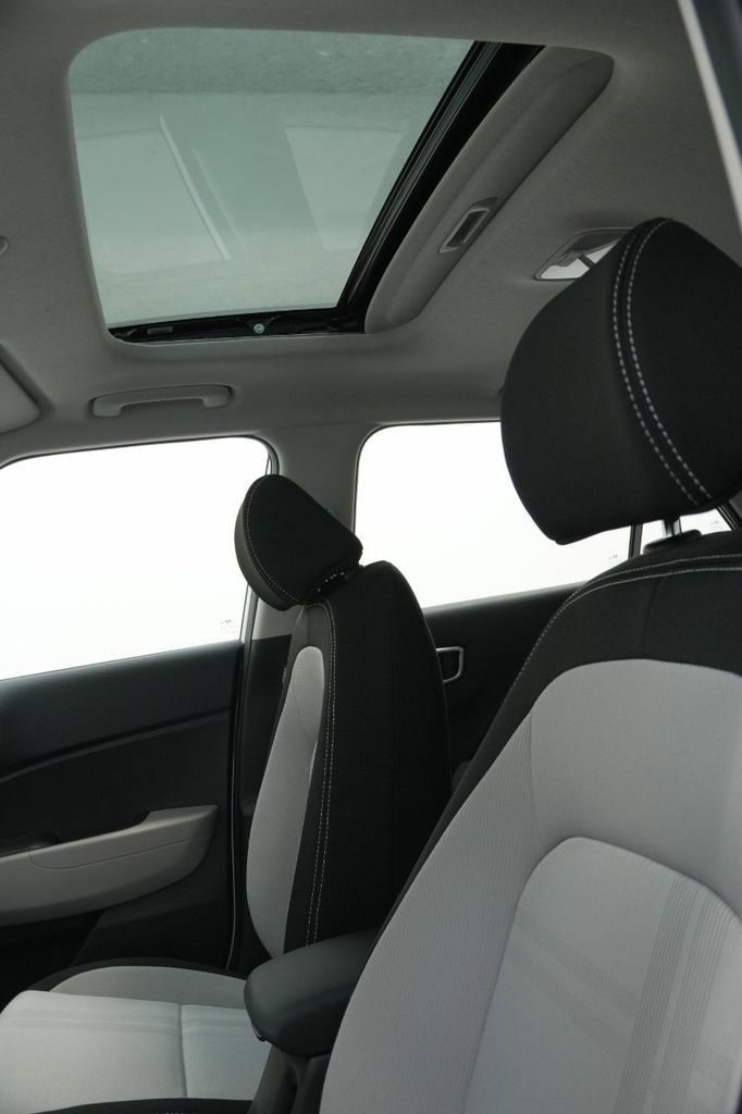 New 2025 Hyundai Venue SEL image 26