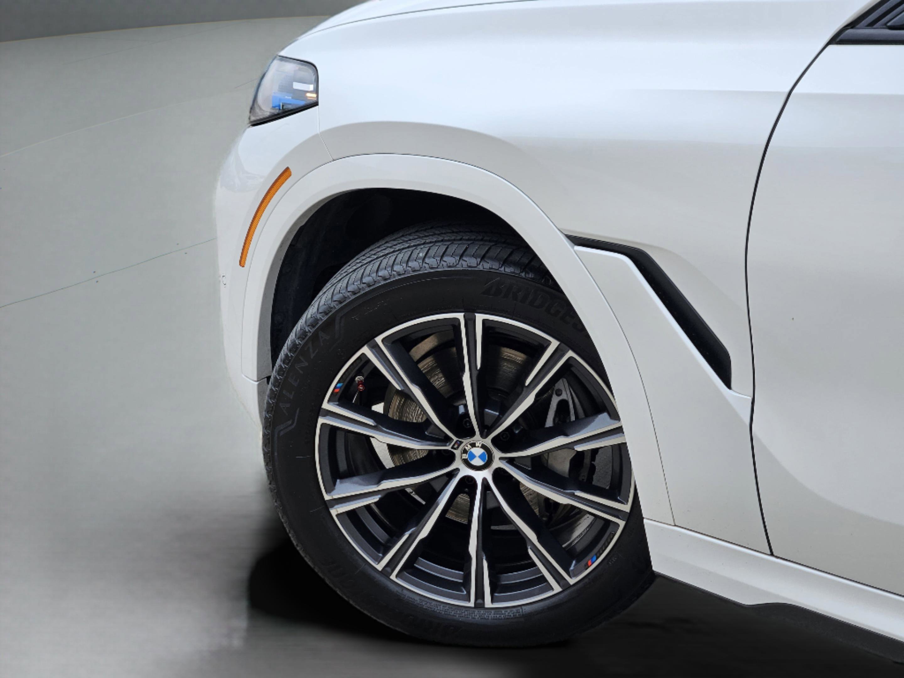 Used 2024 BMW X6 xDrive40i w/ Premium Package image 5