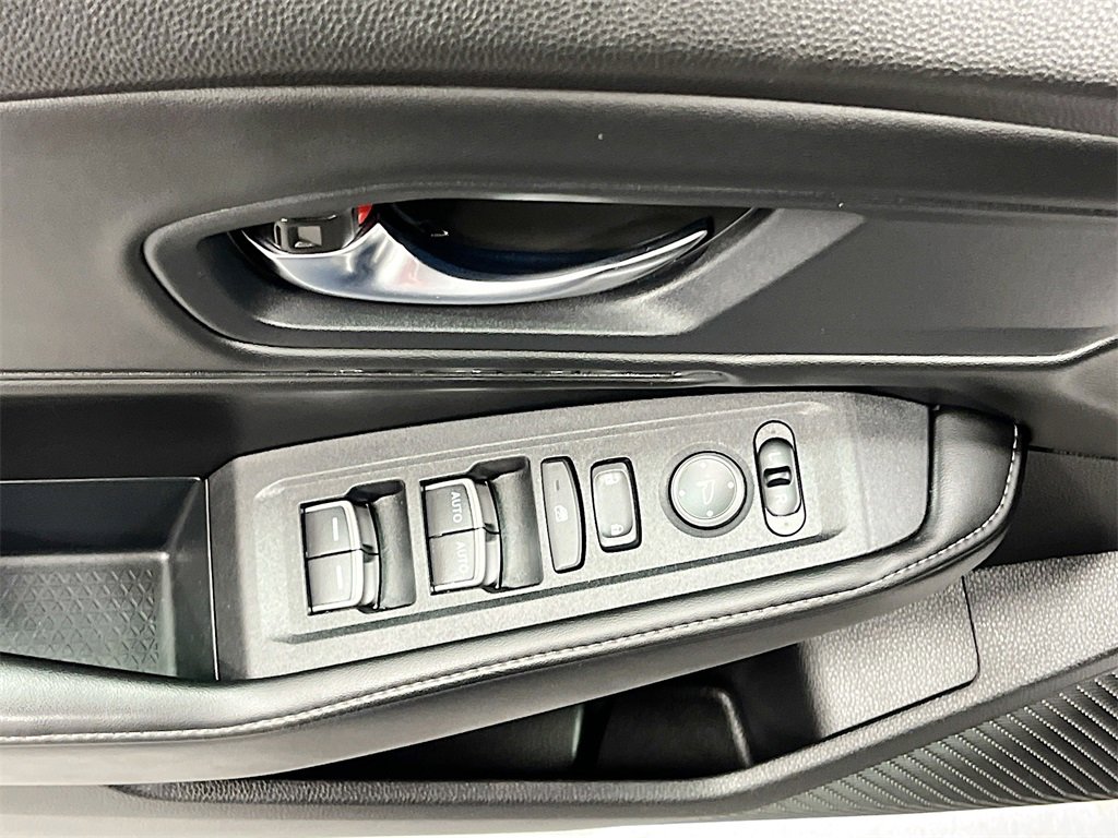 Used 2025 Honda Accord Sport image 17