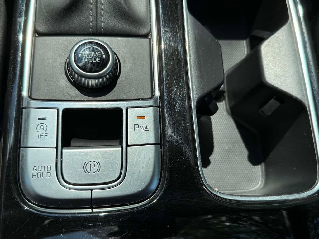 Used 2024 Kia Telluride EX w/ EX Captain's Chair Package image 25