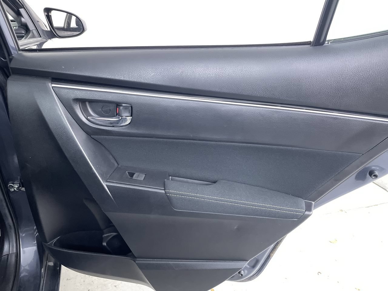 Used 2018 Toyota Corolla LE FWD image 21