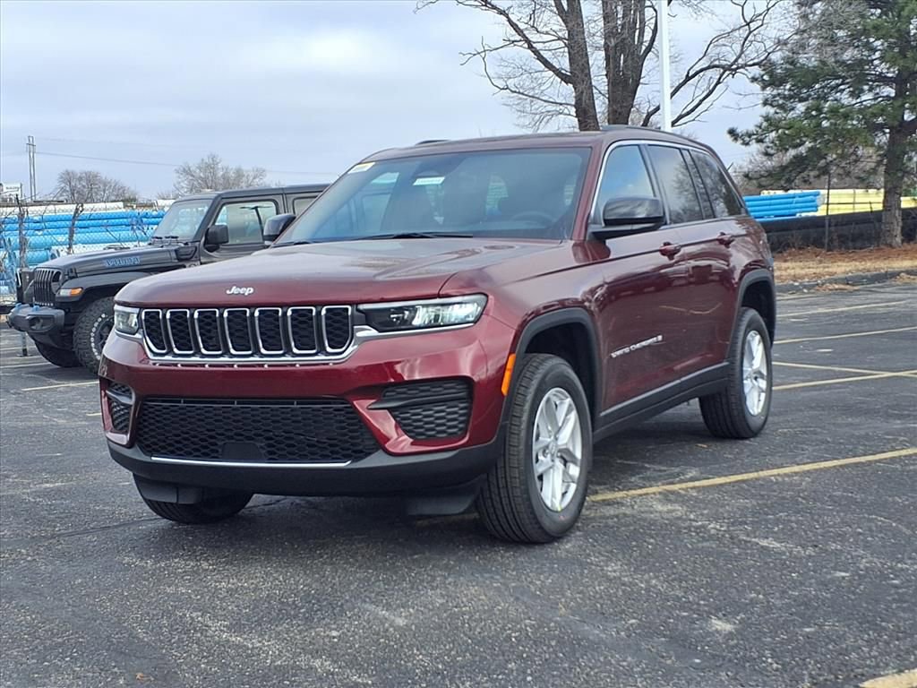 New 2025 Jeep Grand Cherokee Laredo w/ Luxury Tech Group I AWD/4WD image 2