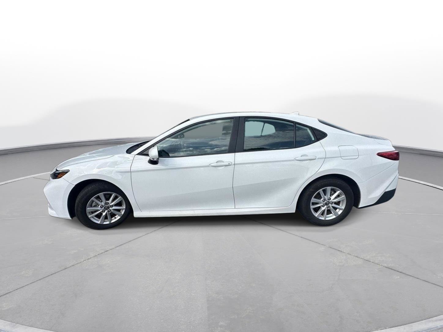 Used 2025 Toyota Camry LE FWD image 9