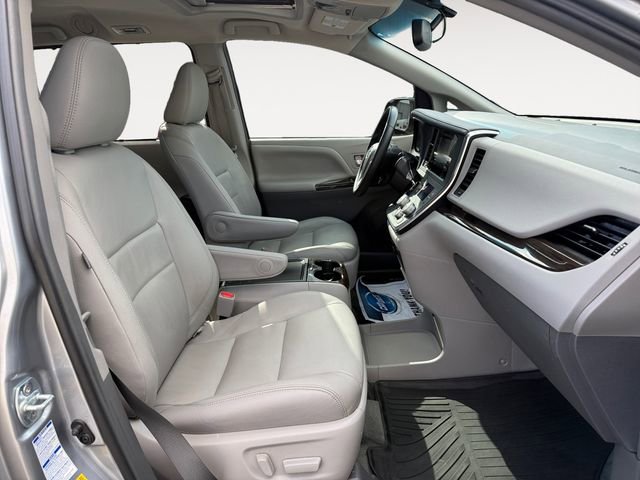 Used 2017 Toyota Sienna XLE w/ XLE Navigation Package AWD/4WD image 15