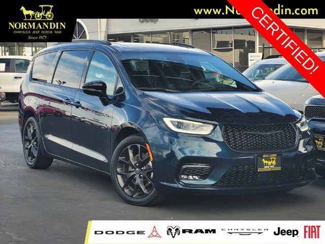 Certified 2025 Chrysler Pacifica Limited FWD image 1