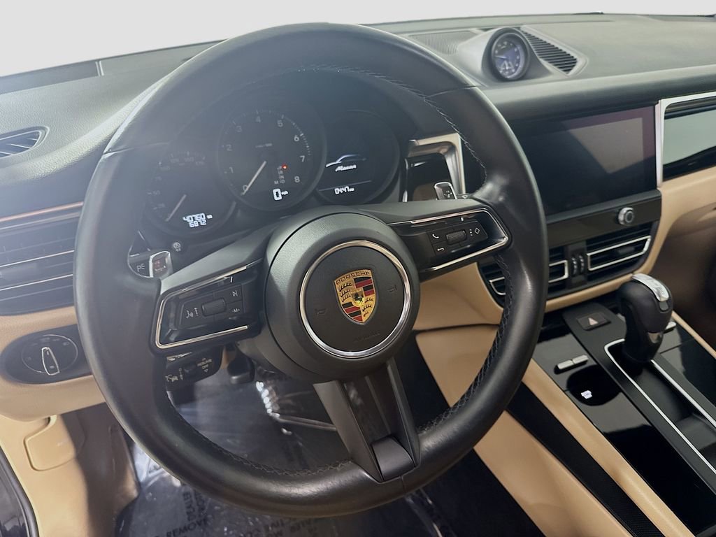 Certified 2022 Porsche Macan image 12