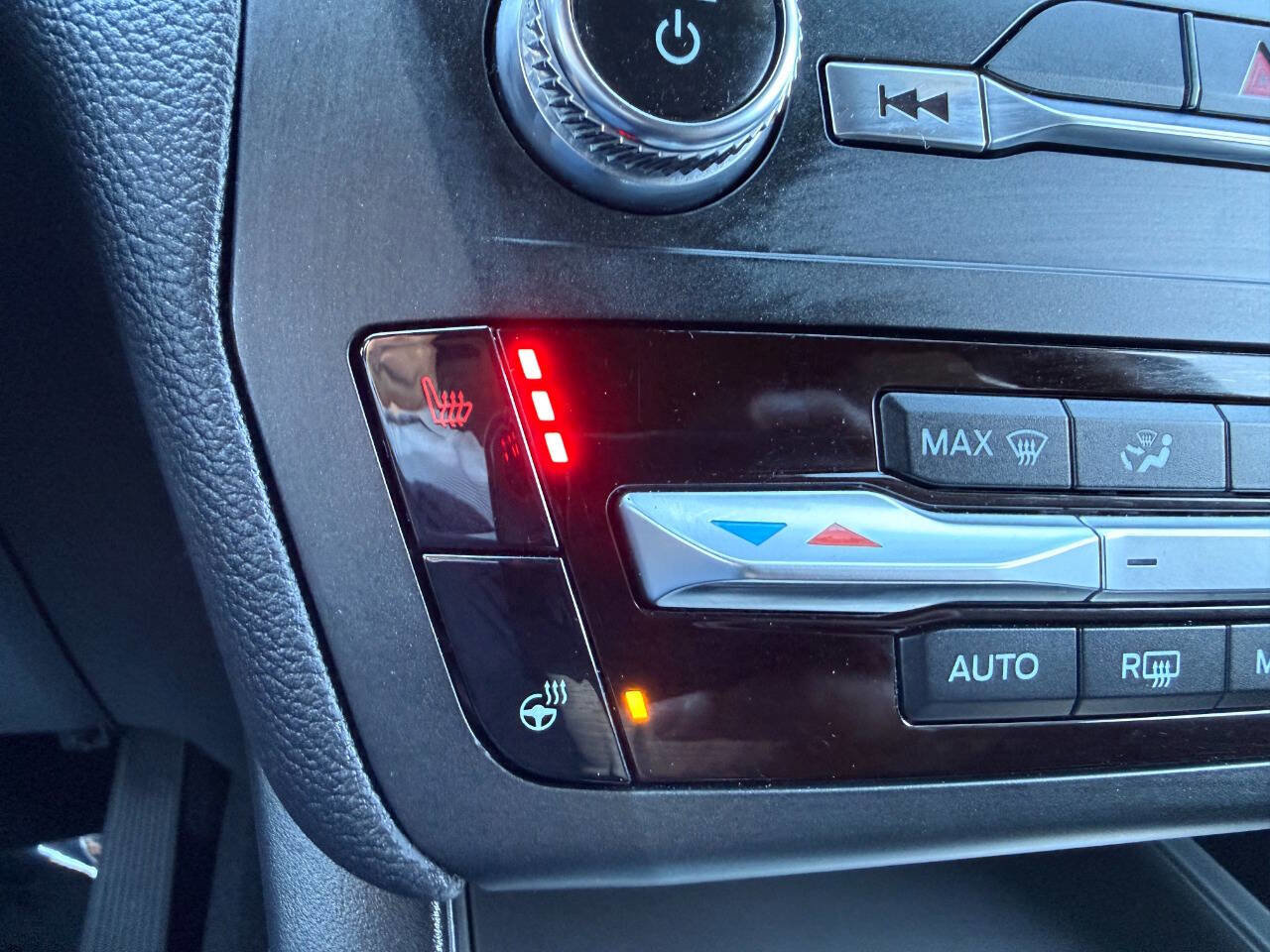 Used 2020 Ford Explorer XLT w/ Comfort Package image 46