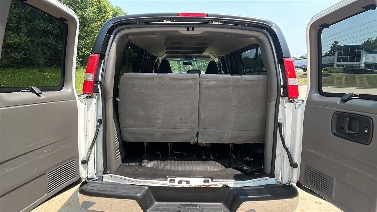 Used 2016 Chevrolet Express 3500 LT w/ LT Preferred Equipment Group RWD image 33