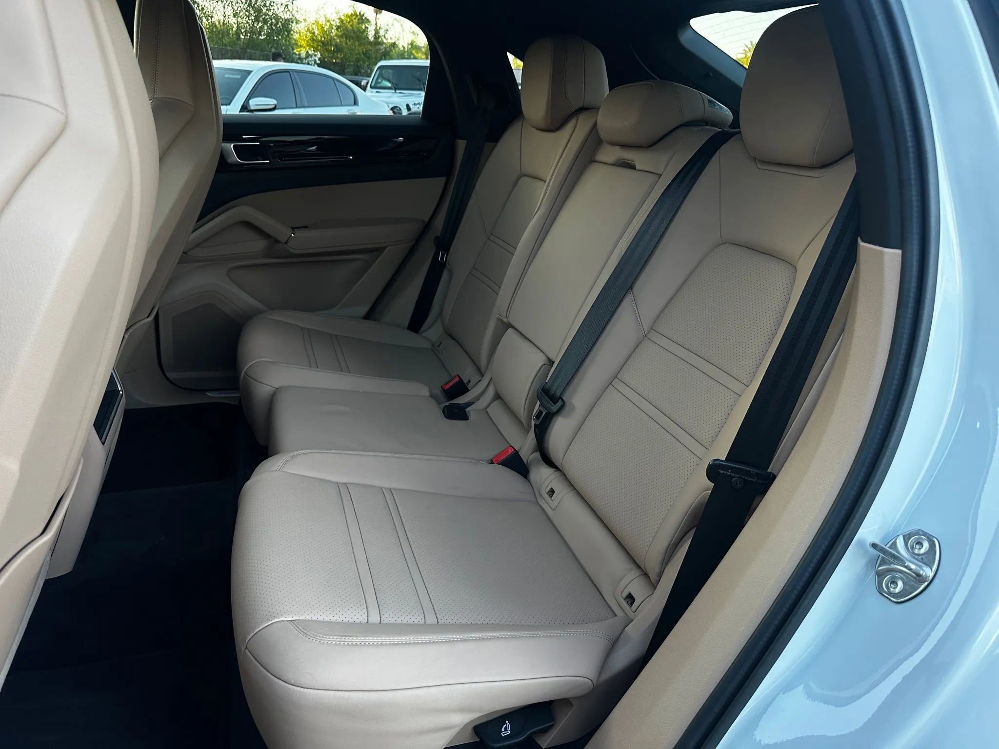 Used 2022 Porsche Cayenne Sport Utility 4D image 19