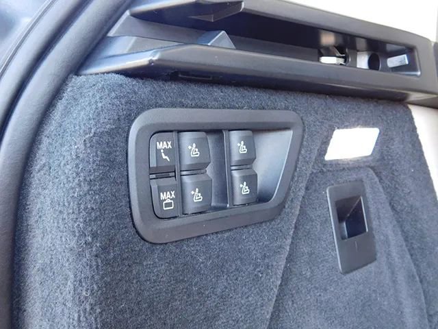 Used 2019 BMW X7 xDrive40i w/ Cold Weather Package image 10