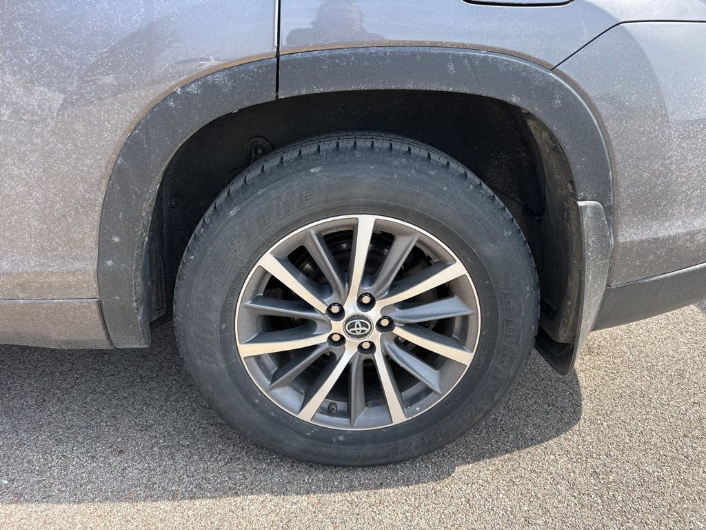 Used 2018 Toyota Highlander XLE image 12