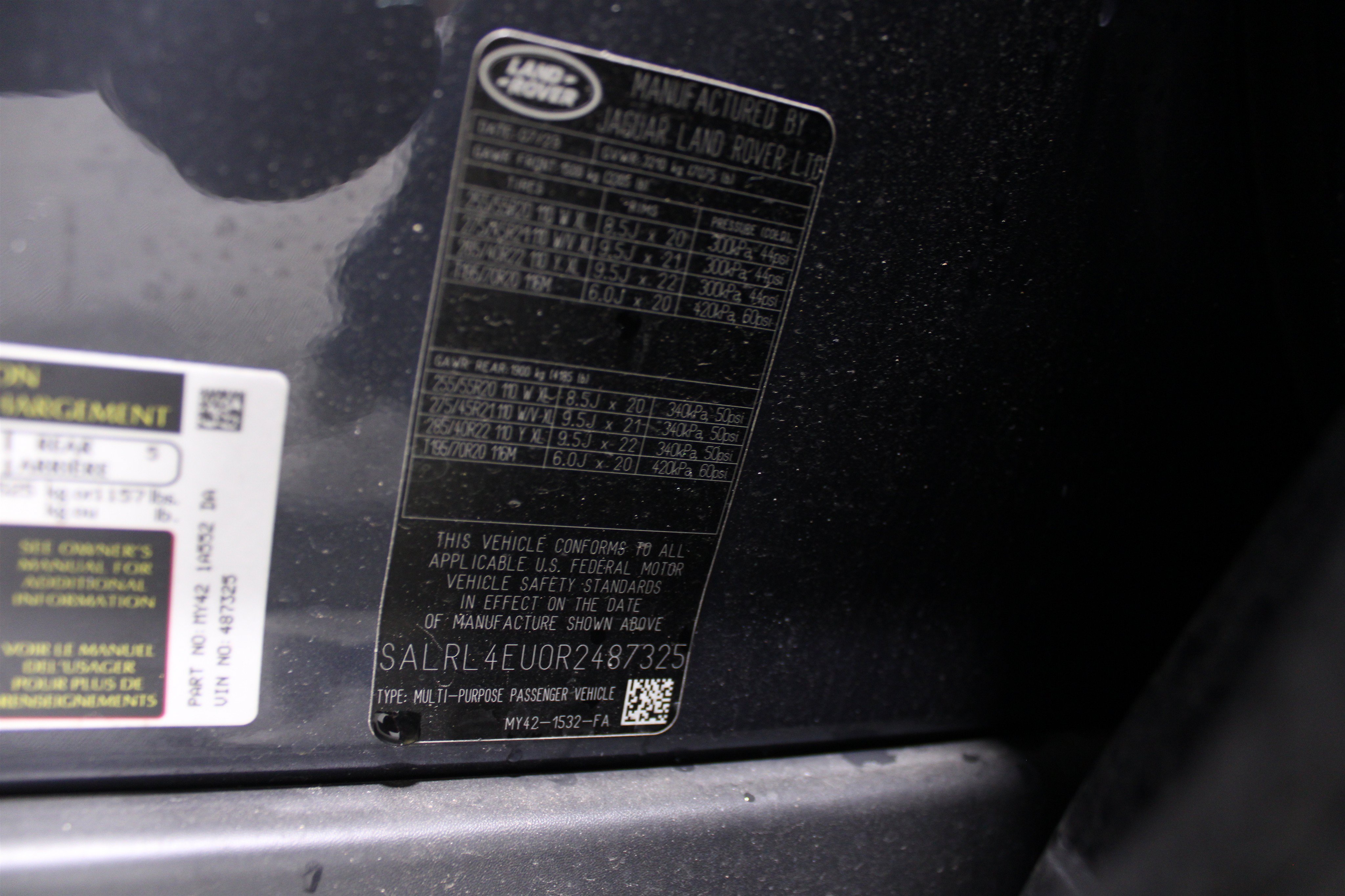 Used 2024 Land Rover Discovery Dynamic SE AWD/4WD image 39