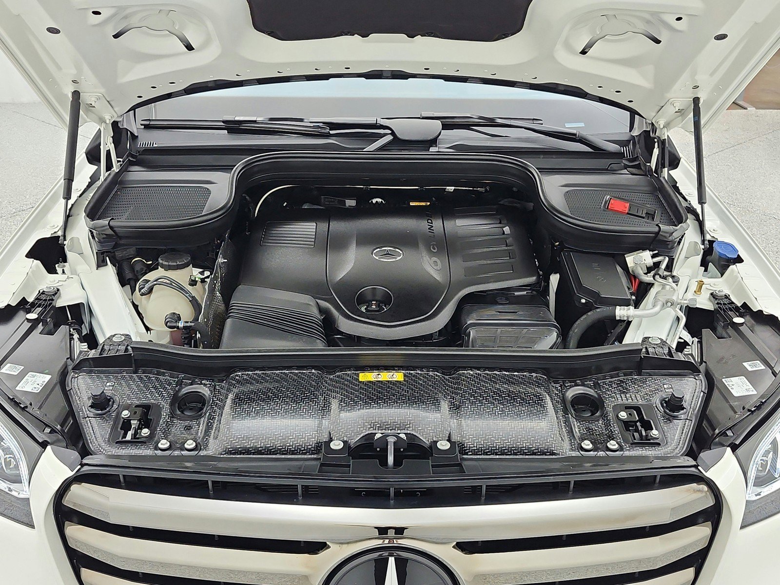 Used 2024 Mercedes-Benz GLS 450 4MATIC image 17