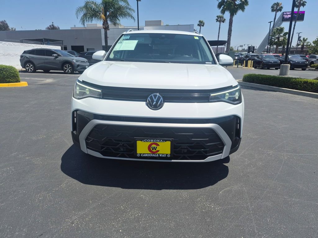 Used 2025 Volkswagen Taos SE FWD image 3