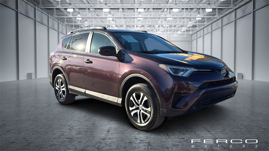 Used 2018 Toyota RAV4 LE image 7