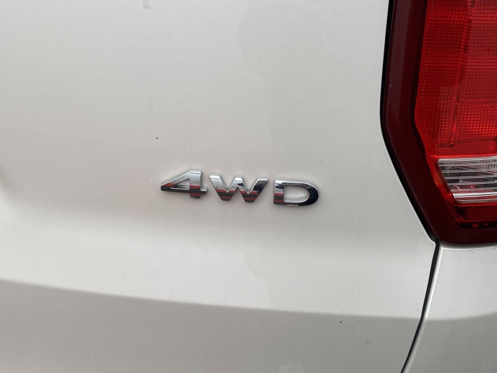 Used 2018 Ford Explorer XLT w/ Equipment Group 202A AWD/4WD image 17