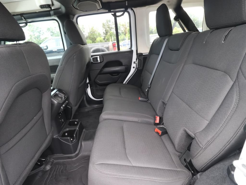 Used 2023 Jeep Wrangler Unlimited Sahara w/ LED Lighting Group AWD/4WD image 9