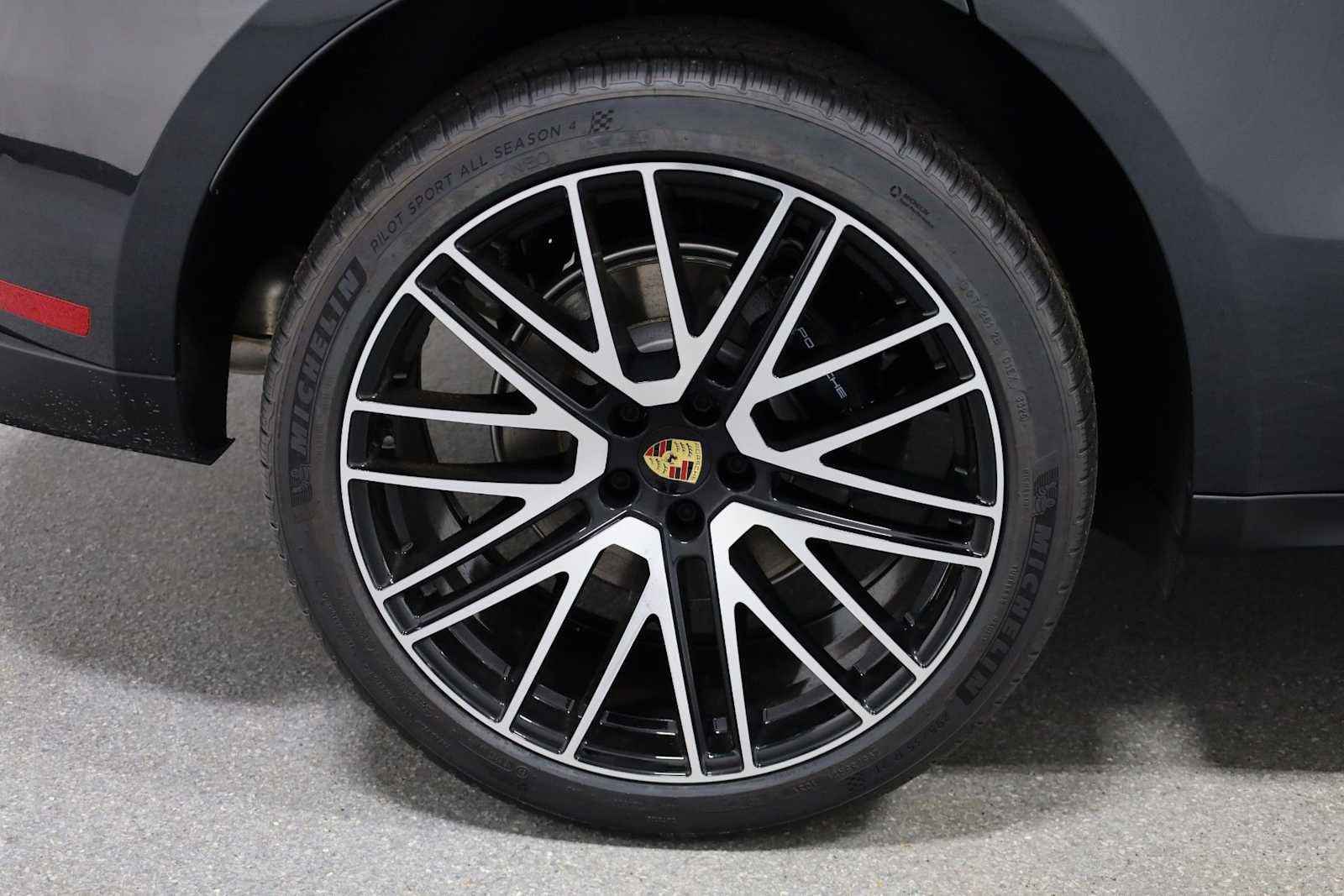 New 2026 Porsche Macan image 38